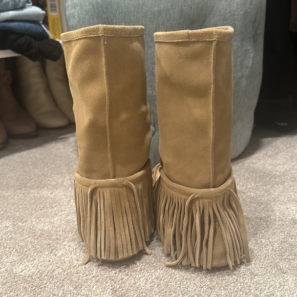 MINNETONKA MOCCASIN STYLE TASSELS BOOTS - Picture 4 of 7